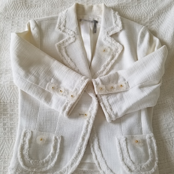 ✅#911B Classiques Entier White Fringe Jacket PS 3D Flower Buttons Gold/White - Picture 2 of 14